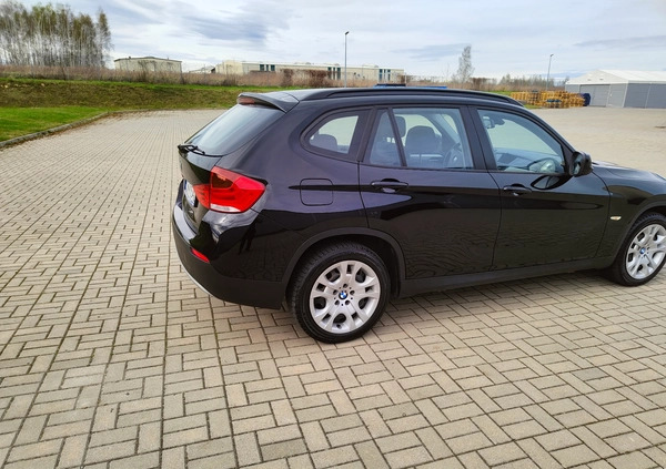 BMW X1 cena 33900 przebieg: 263500, rok produkcji 2011 z Żarów małe 407